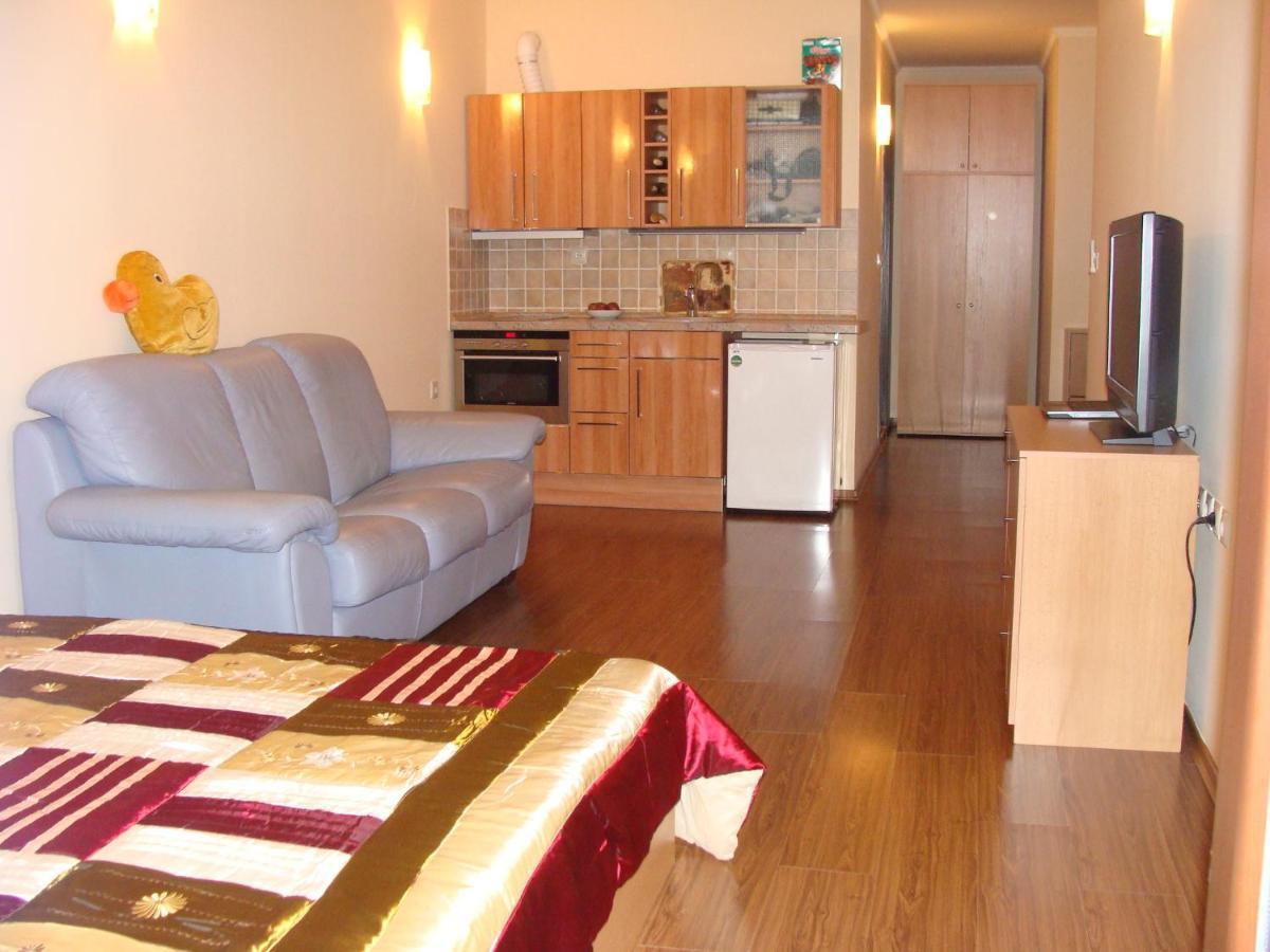 Admiral Apartments غولدن ساندز الغرفة الصورة