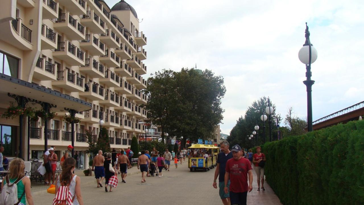 Admiral Apartments غولدن ساندز الغرفة الصورة